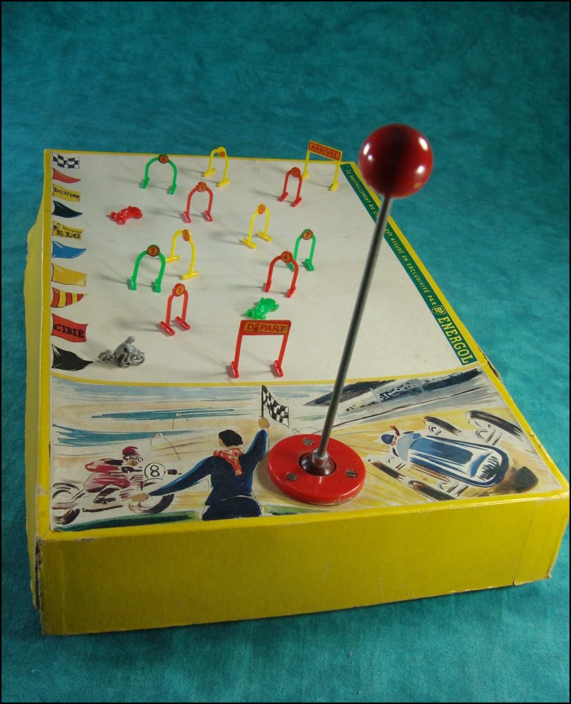 Brettspiel ; Board game ; Jeu de société ; 1955/60 ; Moto-cross aimanté ; Assemblo ; BP Energol ; bougies K.L.G. ; Dunlop ; Cibié