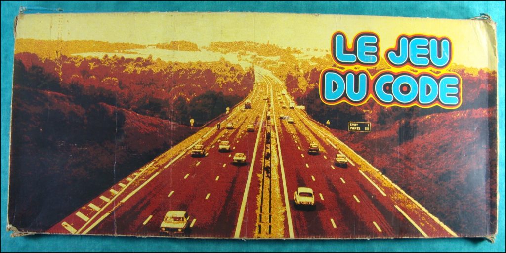 1974 ; Le jeu du Code ; éd. AFT ; Renault 5 ; Citroën DS ; vintage car-themed board game ; ancien jeu de société automobile ; Antikes Brettspiel Thema Automobil Autospiel ; 