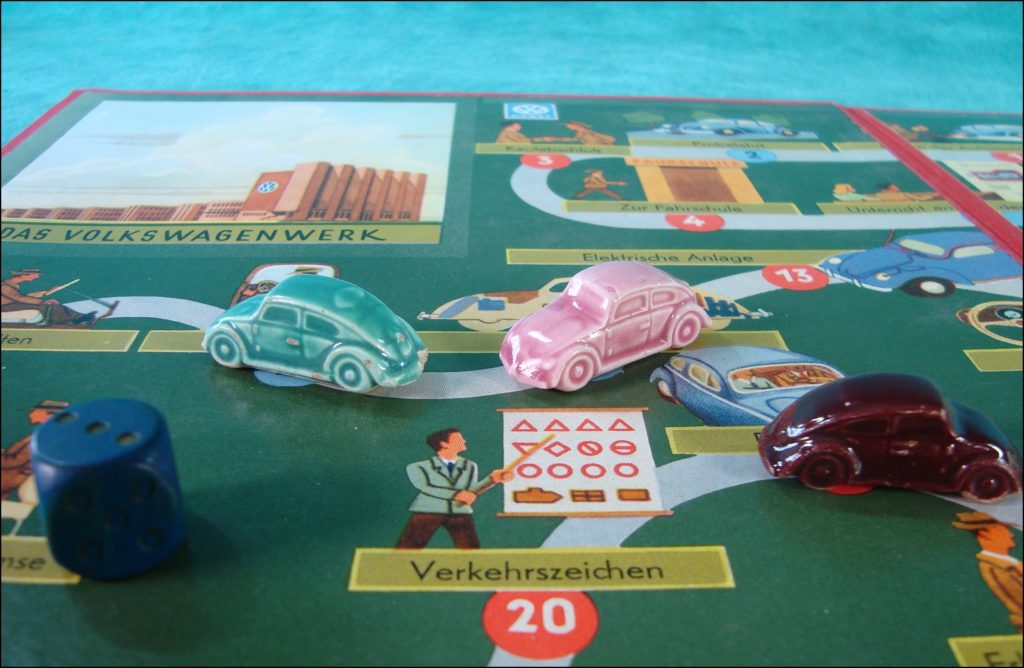  1952 - Dein Volkswagen ; Hausser ; Käfer ; Coccinelle porcelaine ; porcelain Beetle ; split window ; vintage car-themed board game ; ancien jeu de société automobile ; Antikes Brettspiel Thema Automobil Autospiel ; 